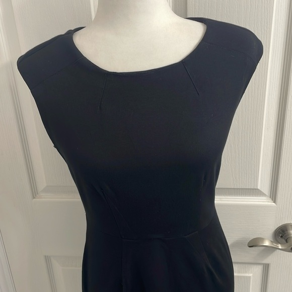 Frank Lyman Sleeveless Shift Dress Black Back Zip Women's Size 4 Stretch LBD - Picture 2 of 10